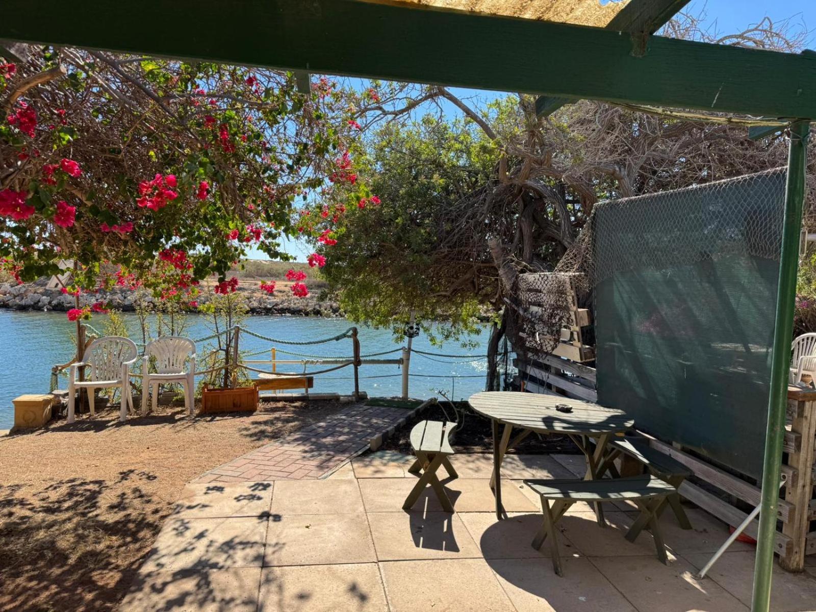 Aparthotel Pelican Point Waterfront 3*